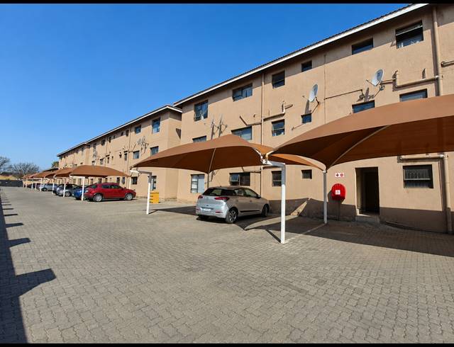 2 BEDROOM FLAT FOR SALE IN THREE RIVERS